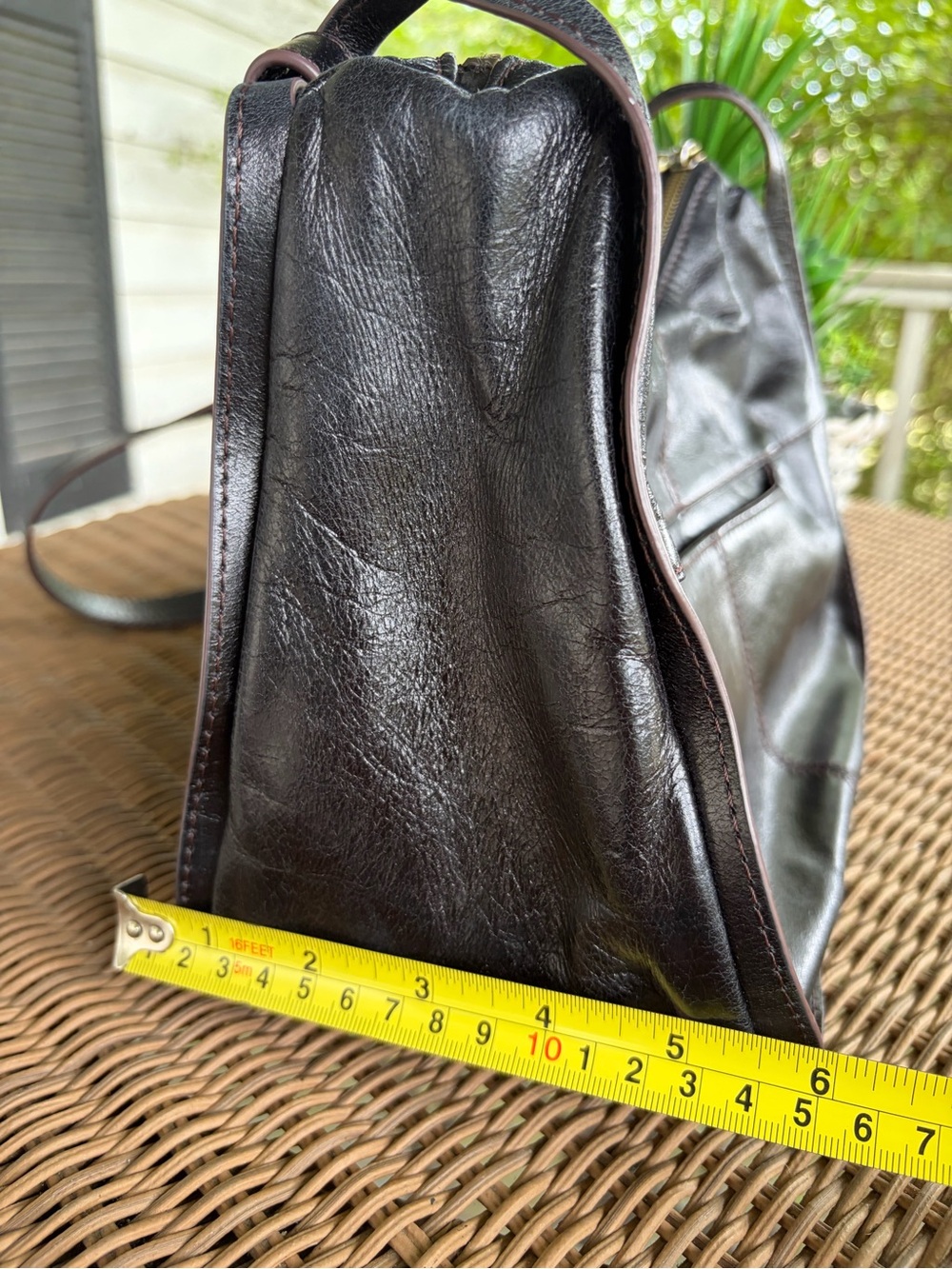 Hobo Classic Black Leather Shoulder Bag - Picture 10 of 10